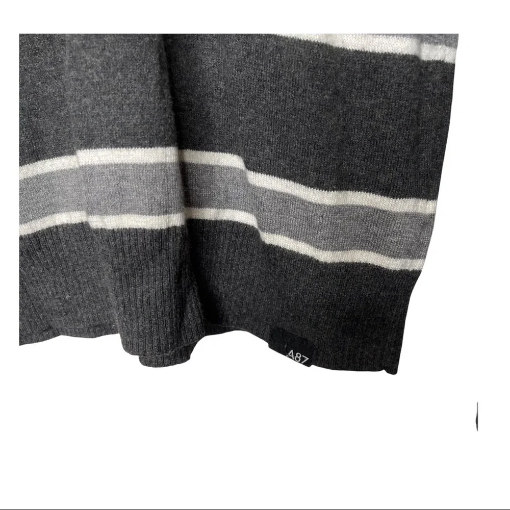 Aeropostale Mens Striped V Neck Pullover Sweater Size Small